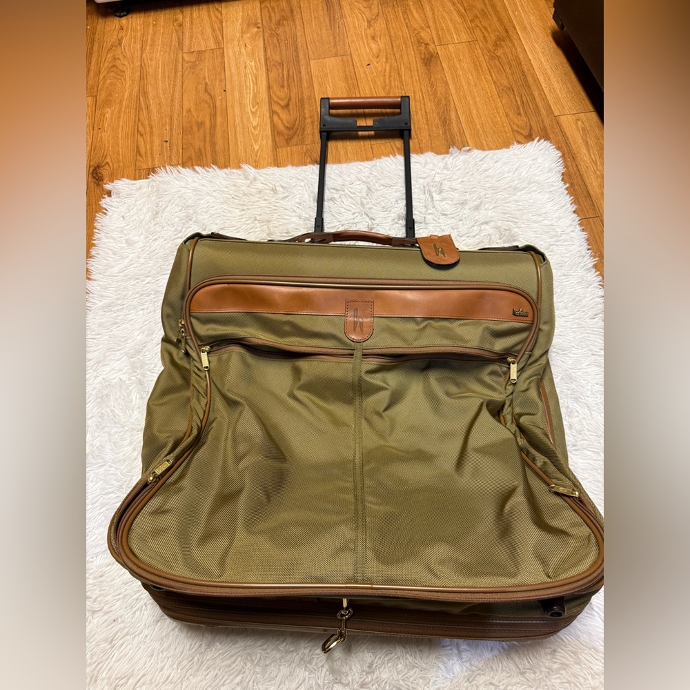 Hartmann Intensity Collection  Medium Mobile Traveler Garment Bag Leather trim